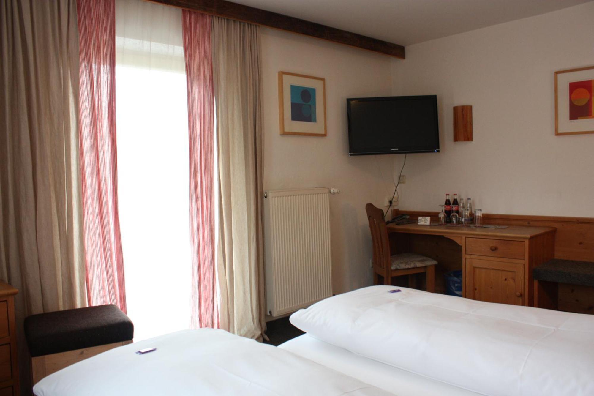Das Posch Hotel Oberammergau Pokoj fotografie